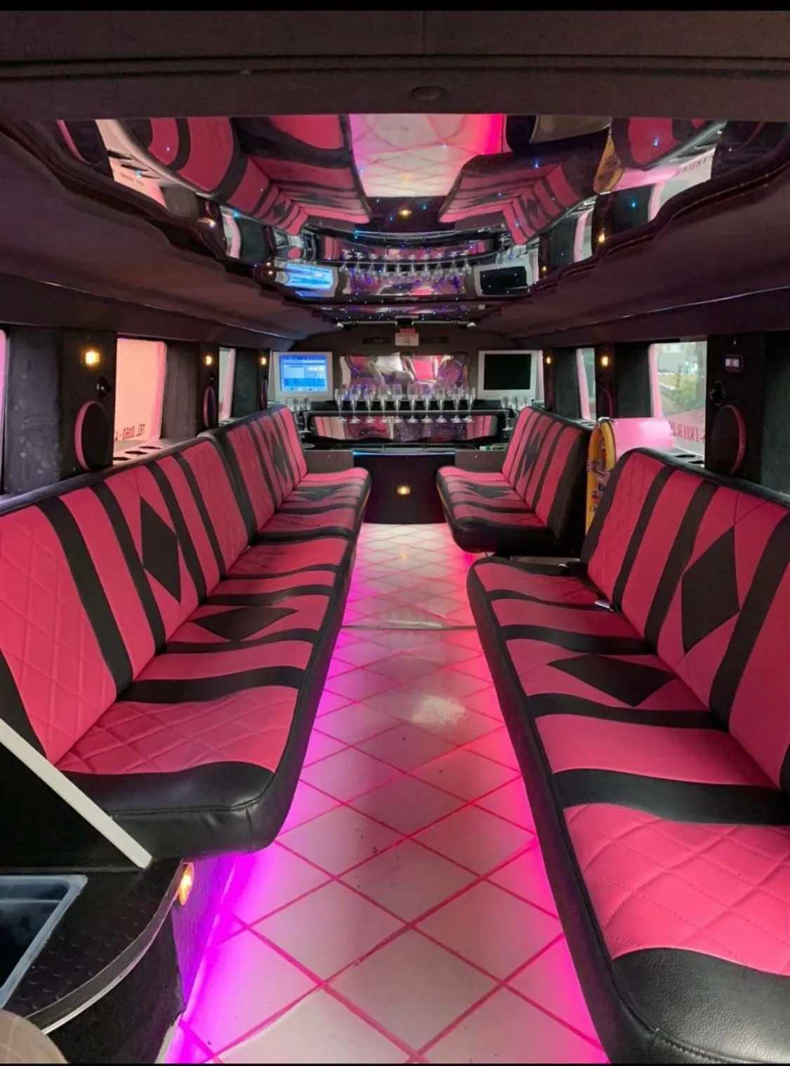XXL Hummer H2 Stretchlimousine (pink) 1